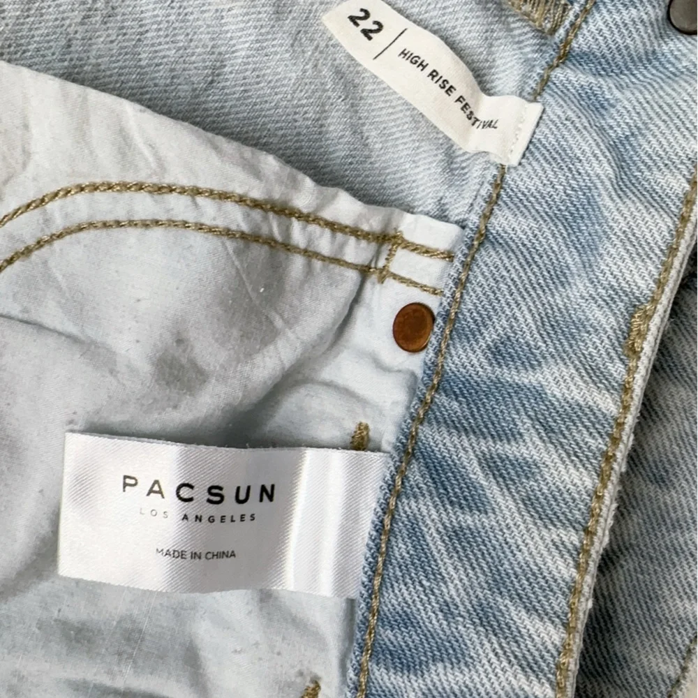 ‼️SALE‼️ PACSUN Women's High Rise Festival Light Denim Ripped Shorts, Size 22 - Picture 10 of 11